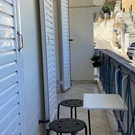 Irinis Apartment In Каламата Экстерьер фото