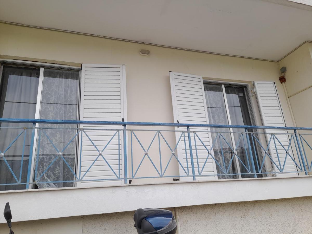 Irinis Apartment In Каламата Экстерьер фото