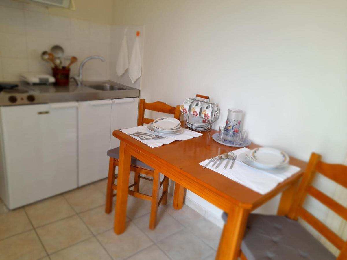 Irinis Apartment In Каламата Экстерьер фото