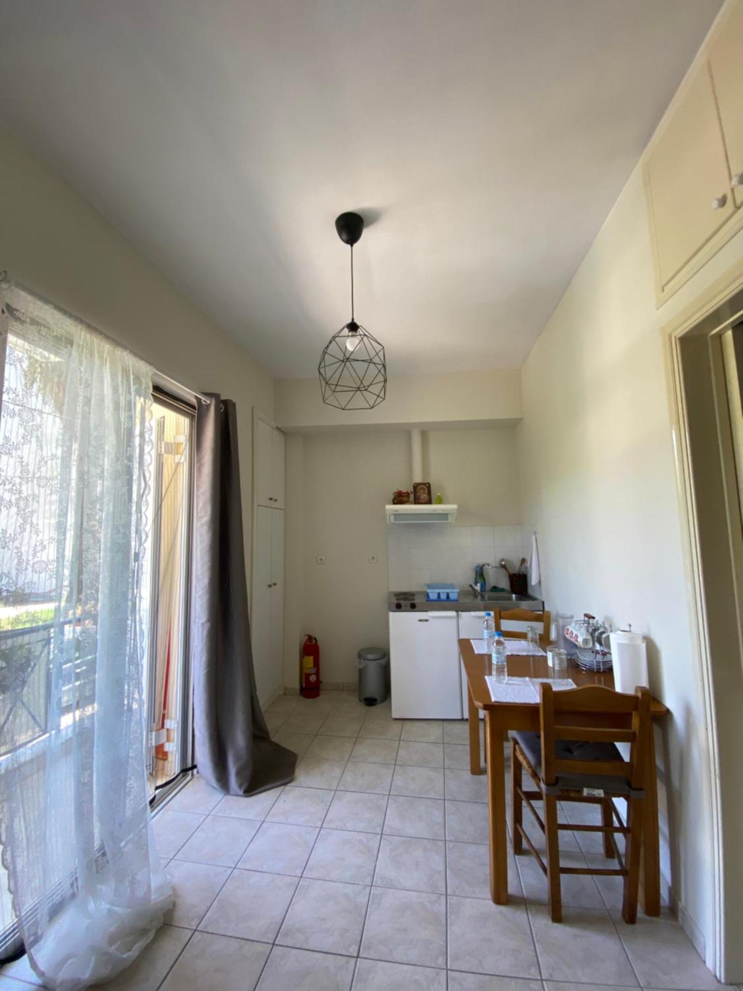 Irinis Apartment In Каламата Экстерьер фото